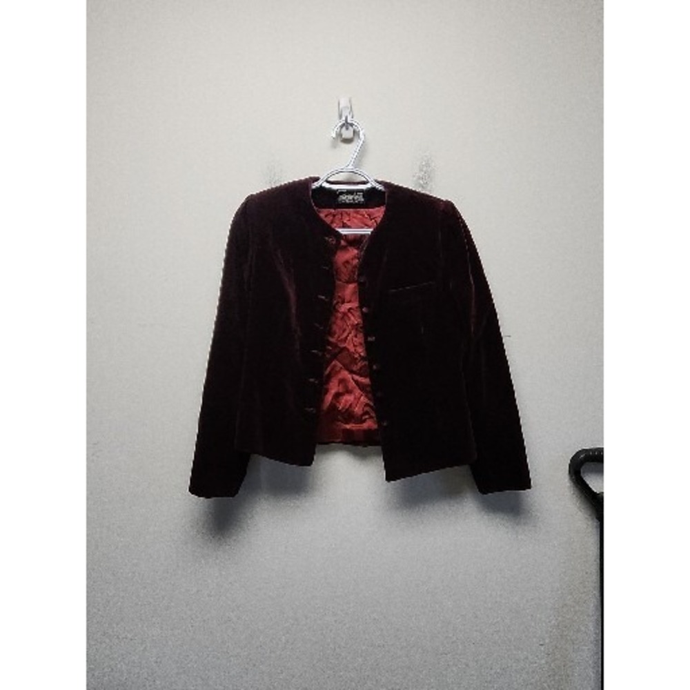 Chaus Womens Velvet Burgundy Jacket  Full Button Lined  Blazer Size 5/6 Victoria